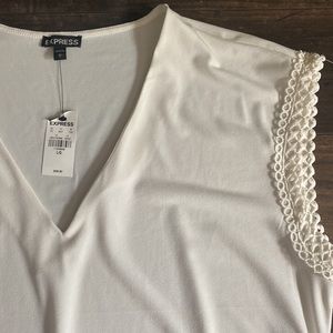 NWT express top scalloped sleeveless blouse